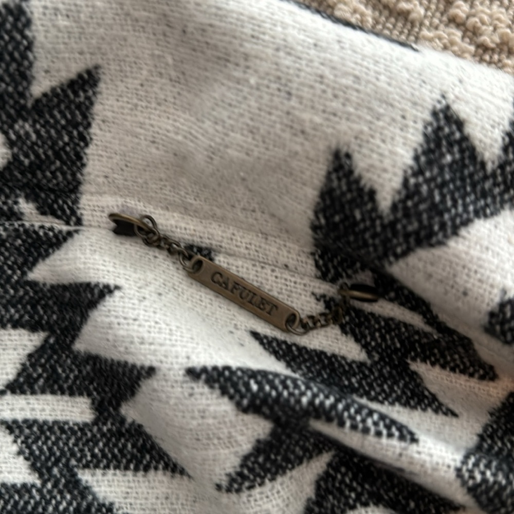 Capulet Poncho Style Jacket - image 5